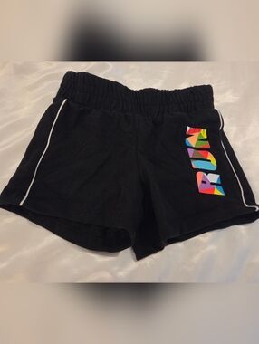 🖤 Tek Gear Athletic Shorts 🖤
Super cute black athletic shorts Colorful Run